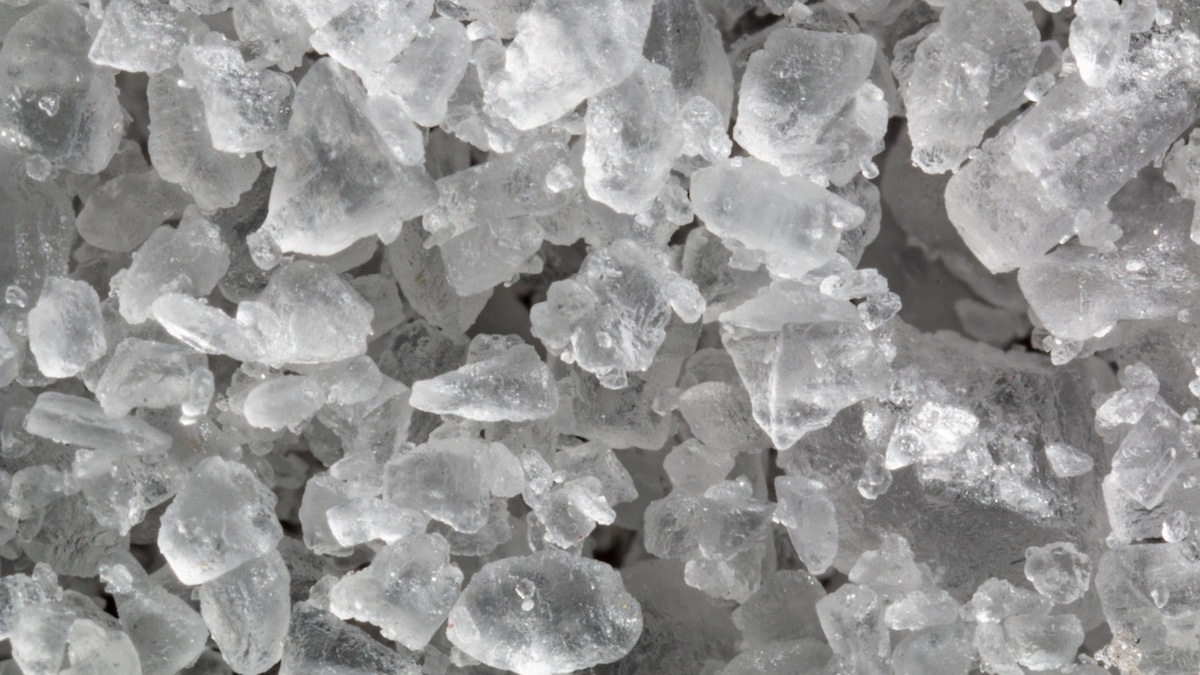 Найден полезный заменитель соли: ученые говорят, что его можно гипертоникам 