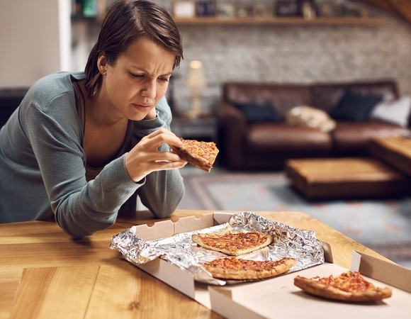 «Наказывают себя»: врач рассказала, какие блюда чаще всего едят люди с низкой самооценкой «Наказывают себя»: врач рассказала, какие блюда чаще всего едят люди с низкой самооценкой