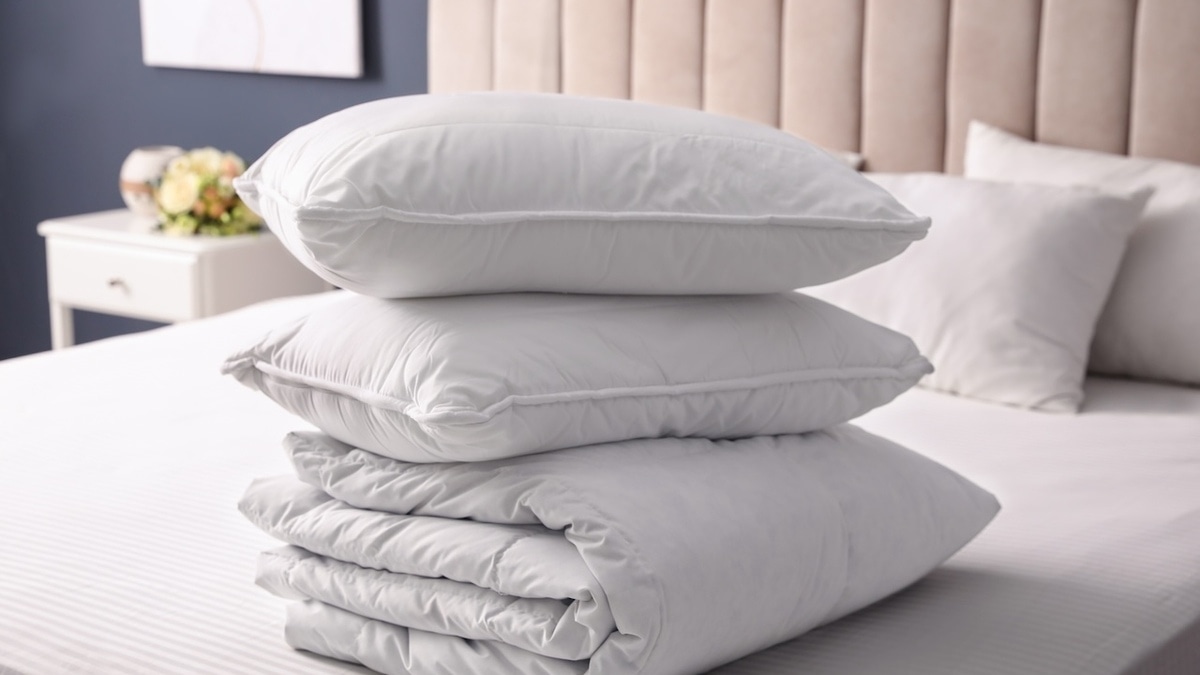 Как почистить подушки без стирки: всего два продукта с кухни — и белье снова свежее