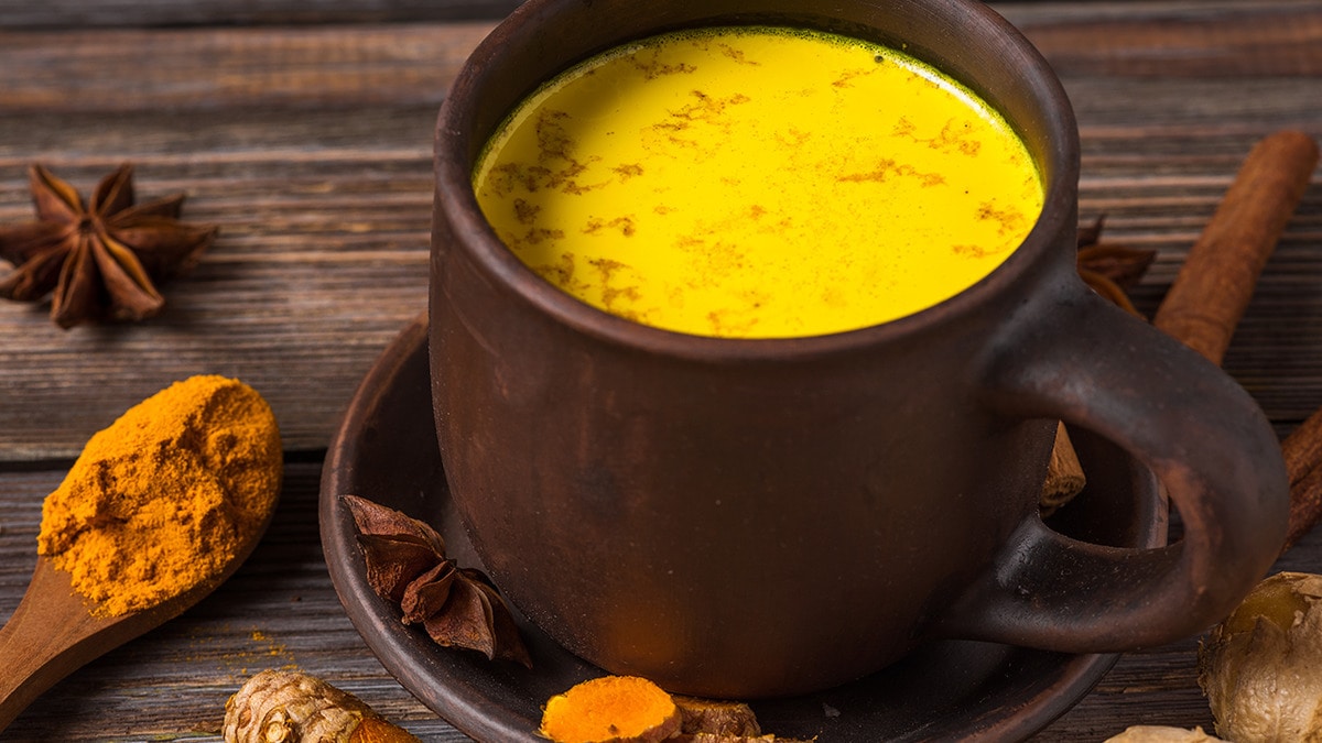 Что такое «золотое молоко» и чем оно полезно — нашли рецепт древнего напитка