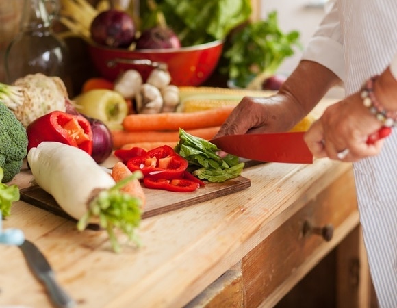 Как питаться пожилым людям, чтобы укрепить иммунитет — советы гериатра 