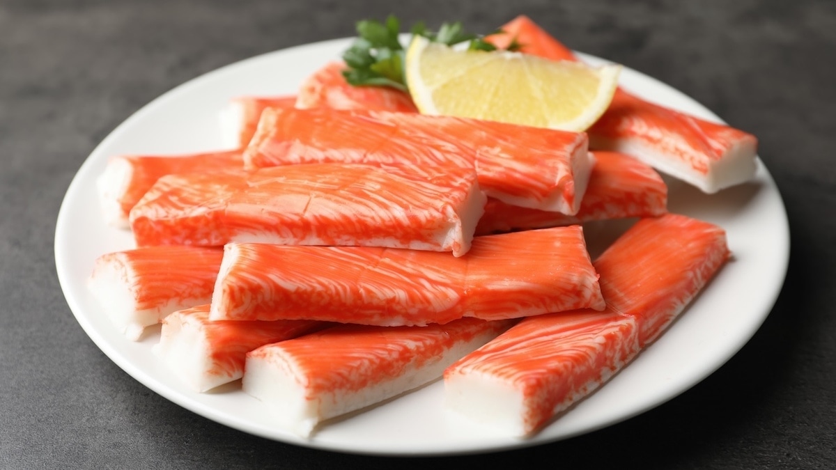 Морепродукт с «подвохом»: диетолог Королева сказала, кому нельзя есть крабовые палочки