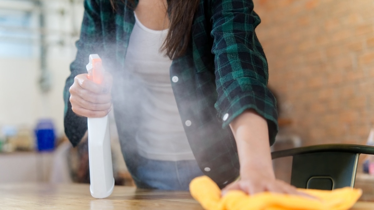 Как убраться дома, чтобы было меньше пыли — «копеечное» средство можно сделать своими руками