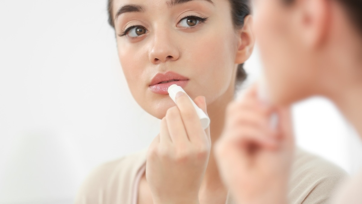 Без шелушений и трещин: эксперты рассказали, как нужно ухаживать за губами зимой