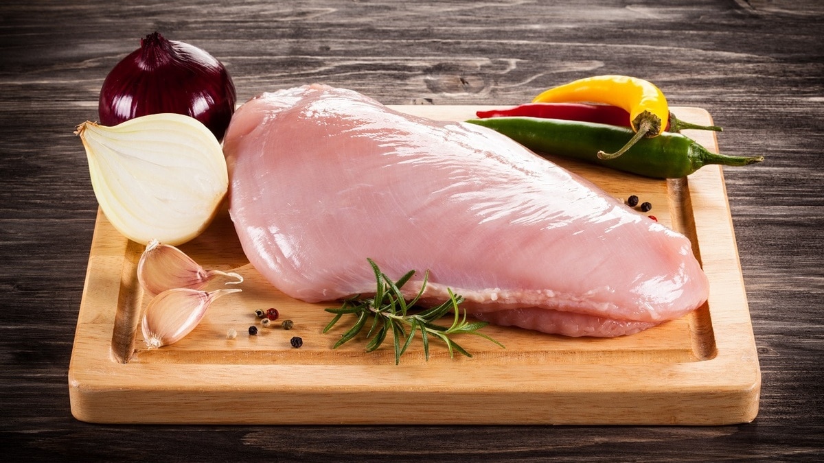 Курица или индейка? Диетологи выяснили, какое мясо полезнее Курица или индейка? Диетологи выяснили, какое мясо полезнее