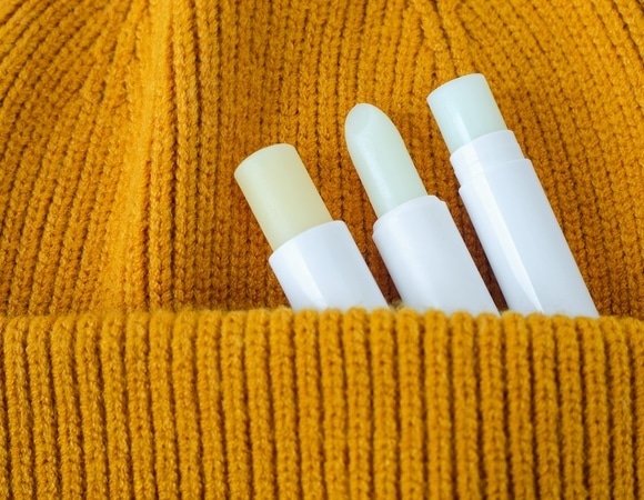 «Гигиенички» вызывают дерматит: чем тогда защищать губы от обветривания?