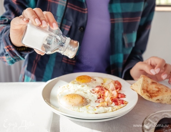 «Никаких пресных блюд!»: 4 способа есть меньше соли без потери вкуса