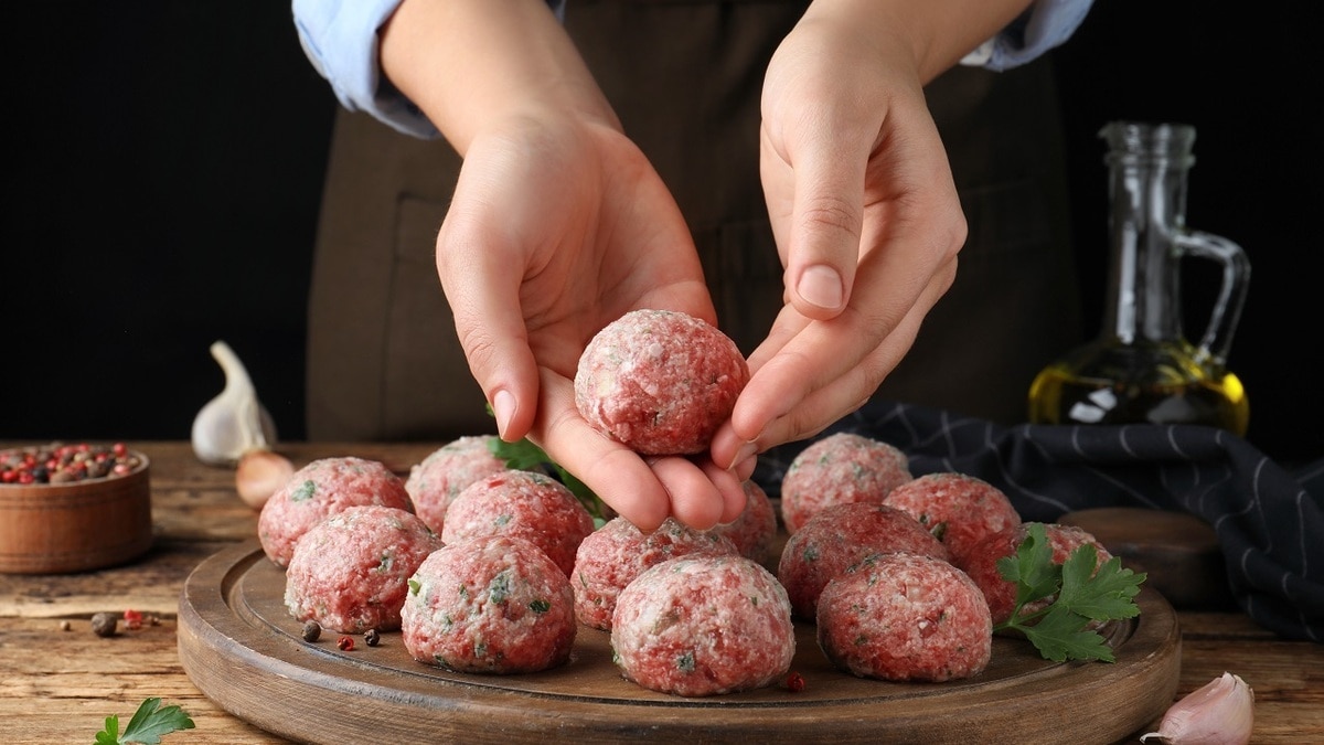 «Все не так однозначно»: диетолог Кабанов развенчал миф о пользе паровых котлет