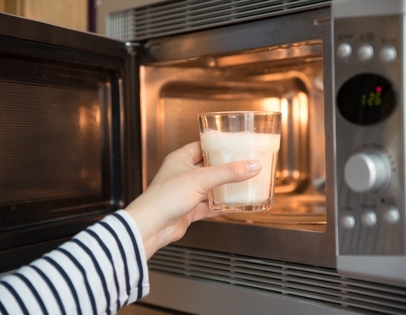 Названы продукты, которые нельзя разогревать в микроволновке: они становятся токсичными