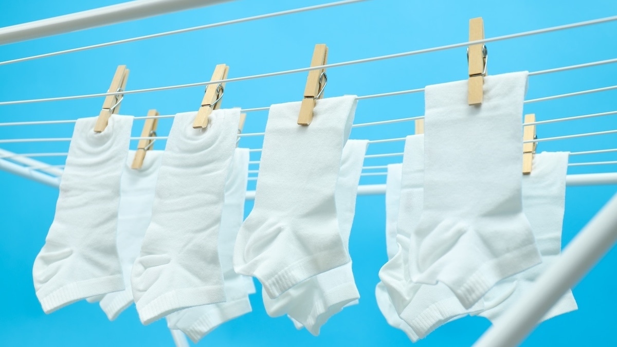 Не забывайте замачивать в «лимонке»: стало известно, как ухаживать за белыми носками