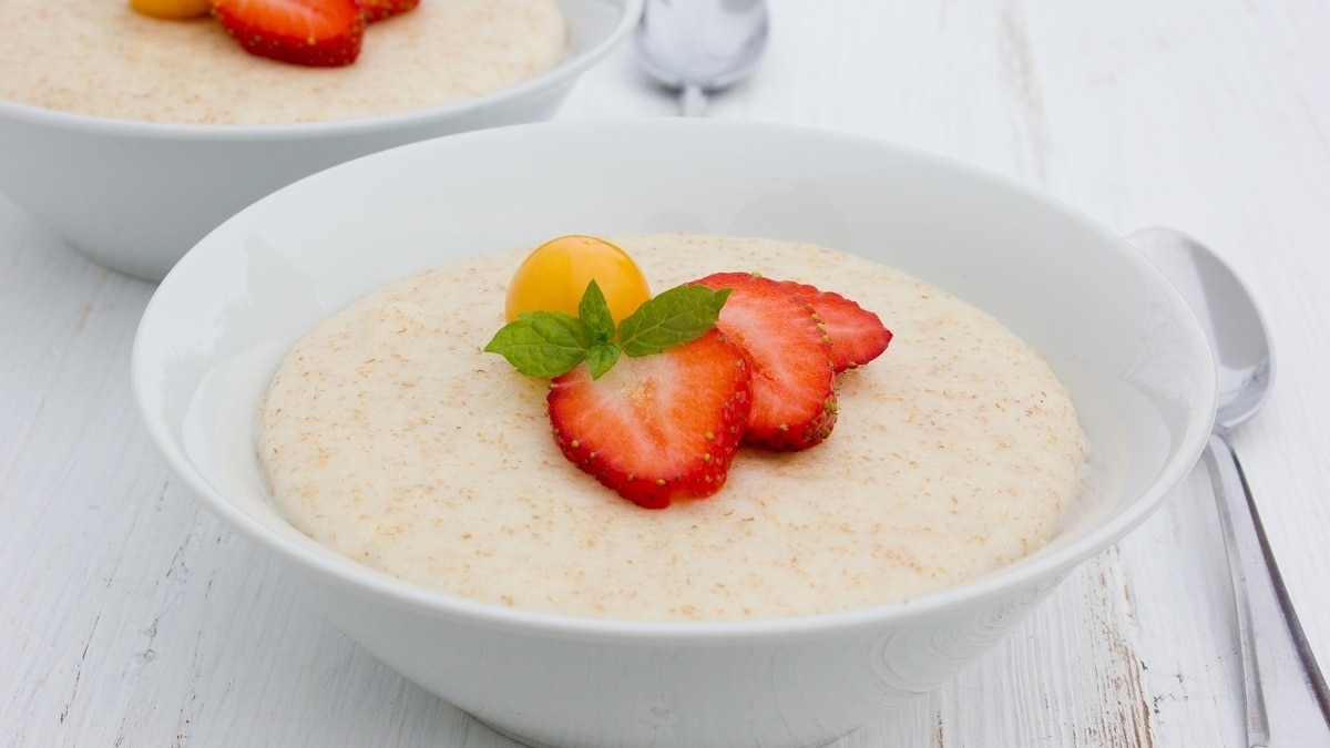 Вместо пользы — проблемы: врач рассказала, кому нельзя есть кашу на завтрак