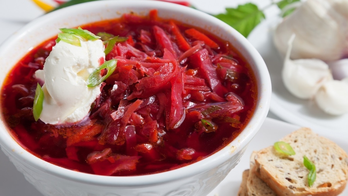 Главный секрет — необычные добавки: повар раскрыла рецепт самого вкусного борща