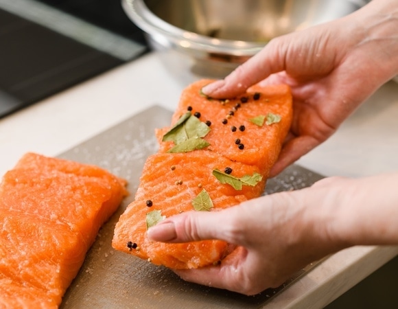 Не только в праздники: врач Садыков рассказал о пользе соленой красной рыбы Не только в праздники: врач Садыков рассказал о пользе соленой красной рыбы