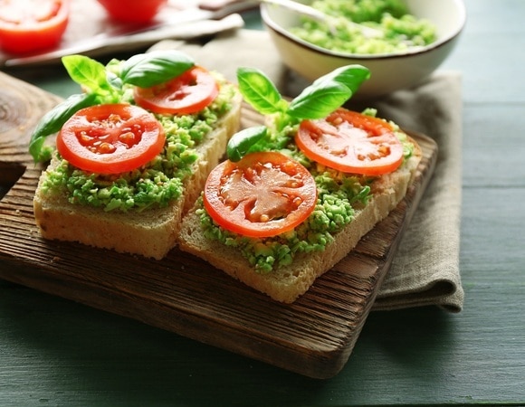 Какие бутерброды есть на завтрак, чтобы укрепить сосуды? Ответил врач Какие бутерброды есть на завтрак, чтобы укрепить сосуды? Ответил врач