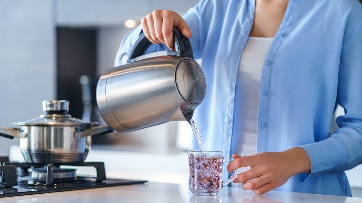 Найдена веская причина всегда кипятить воду — даже бутилированную 