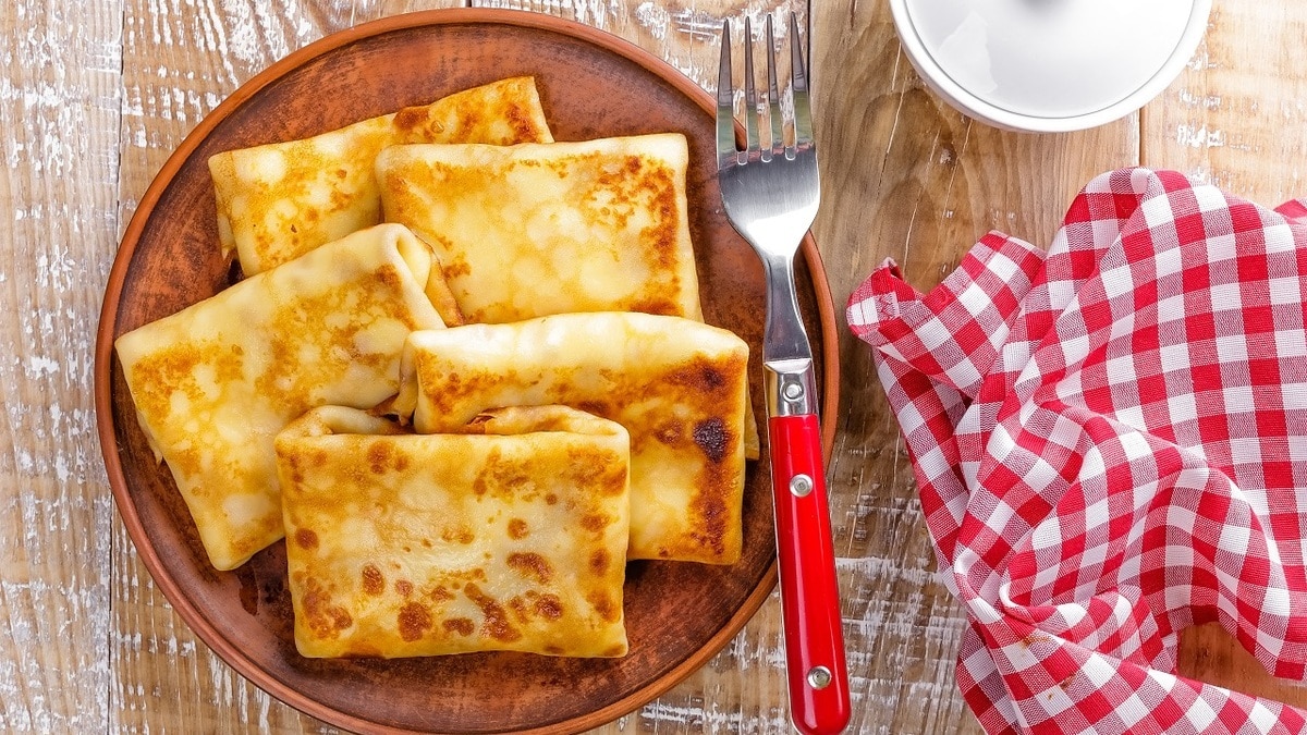 Без меда и варенья: врач назвала самые полезные сладкие начинки для блинов