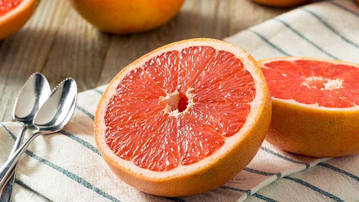 Елена Малышева объяснила, кому ни в коем случае нельзя есть грейпфруты