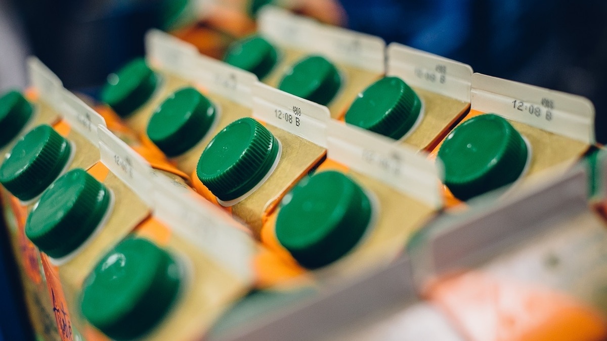 Пакетированный сок полезнее фреша? Химик объяснила этот парадокс