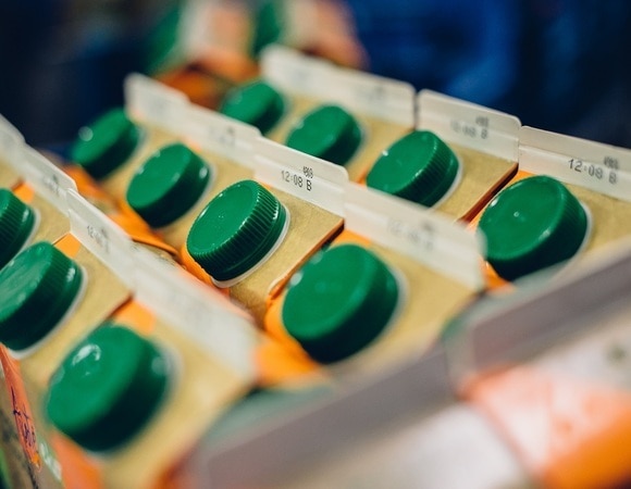 Пакетированный сок полезнее фреша? Химик объяснила этот парадокс