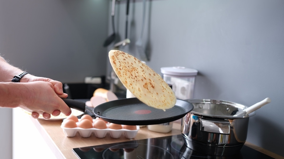 Как переворачивать блины, чтобы они не рвались: поможет на Масленицу! 