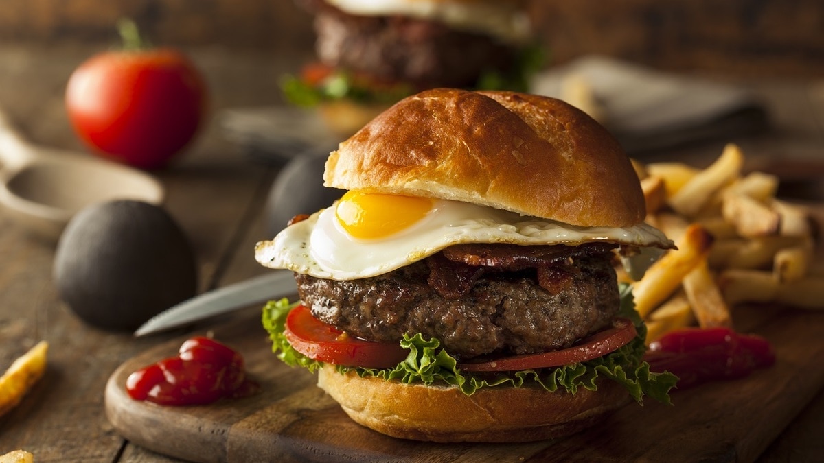 Врач заявил, что на диете можно есть фастфуд: какие бургеры не навредят фигуре? Врач заявил, что на диете можно есть фастфуд: какие бургеры не навредят фигуре?