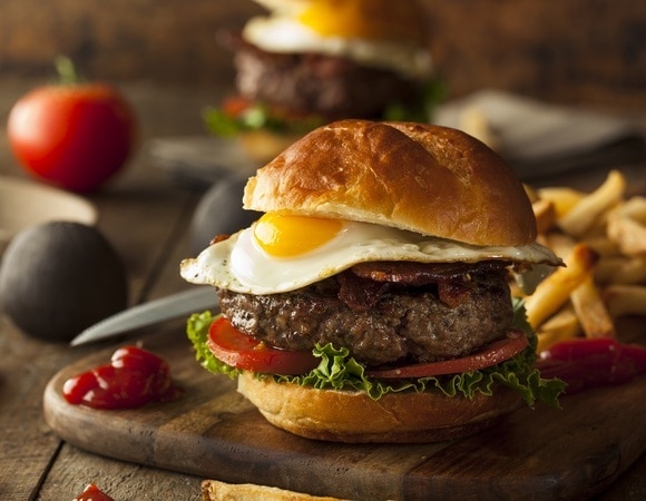 Врач заявил, что на диете можно есть фастфуд: какие бургеры не навредят фигуре? Врач заявил, что на диете можно есть фастфуд: какие бургеры не навредят фигуре?