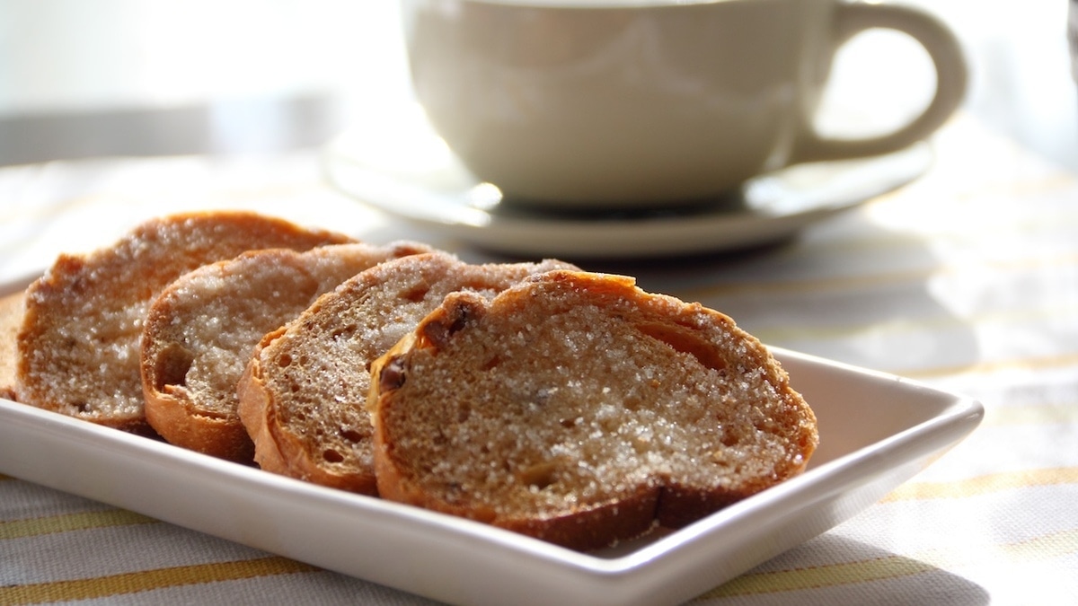 Кому нельзя пить чай с сухарями? Ответила эндокринолог 