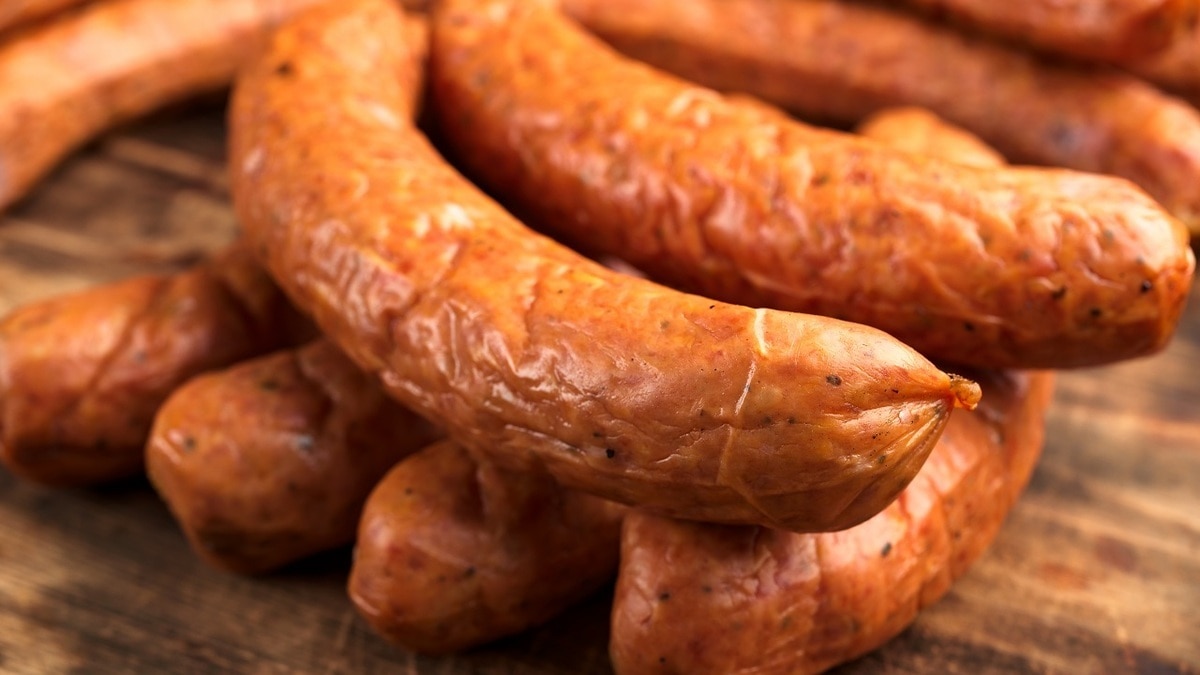 Диетолог Соломатина предупредила об опасности сосисок и колбас с метронидазолом