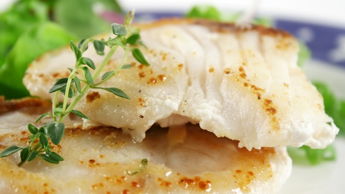 Врачи назвали самую полезную рыбу: она решает сразу 3 проблемы со здоровьем