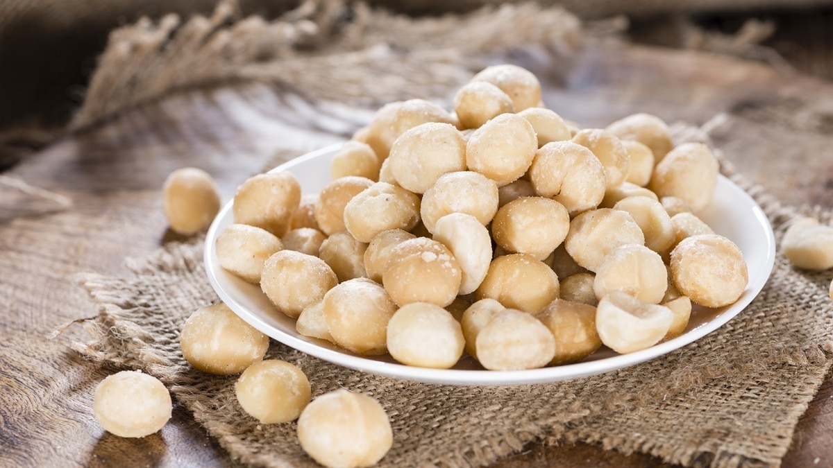 Врач объяснил, кому противопоказан очень полезный орех макадамия