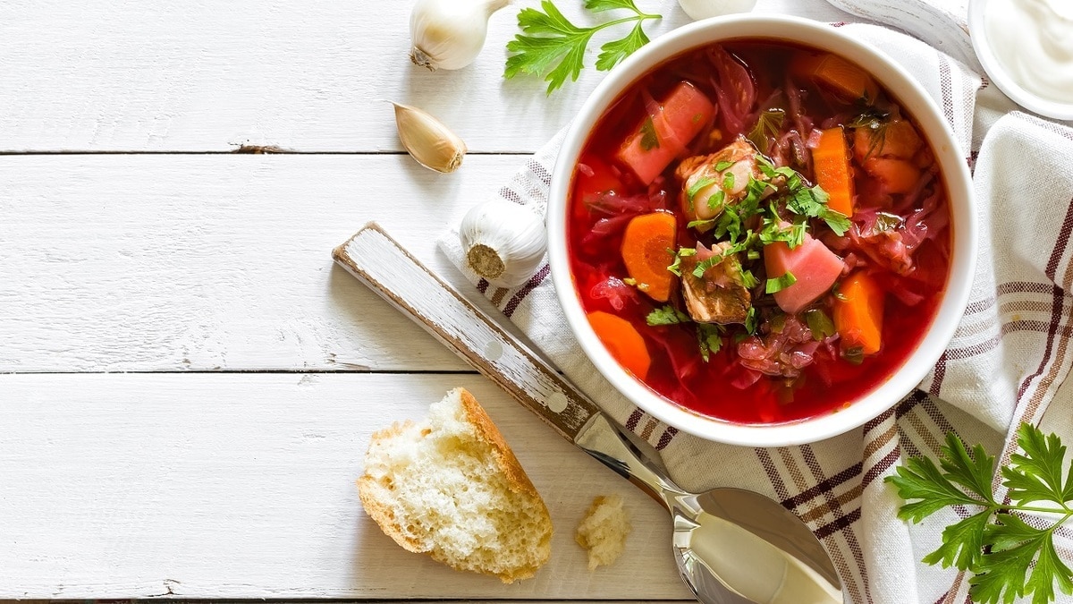 Чем заменить мясо в постном борще — кулинары раскрыли секрет