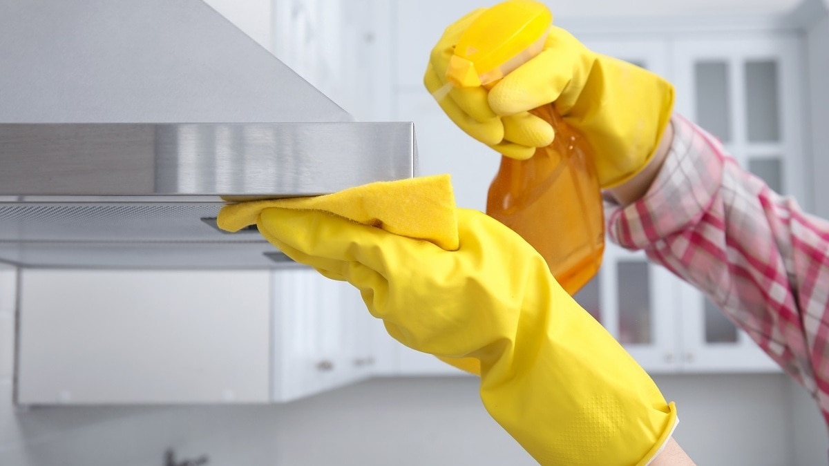 Как почистить вытяжку на кухне от жира