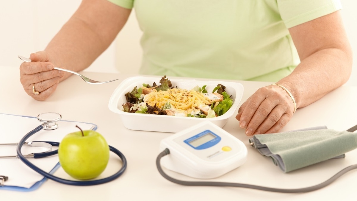 Похудеть и остаться здоровыми: 5 лучших диет для пожилых