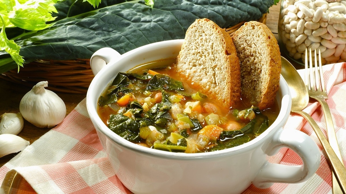 На завтрак, обед и ужин: что будет с организмом, если есть хлеб в каждый прием пищи?