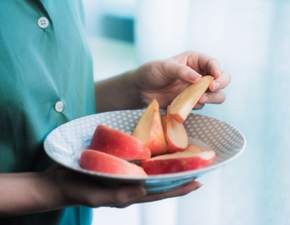 Кариес, вздутие — и это только начало: стало известно, кому нельзя есть яблоки Кариес, вздутие — и это только начало: стало известно, кому нельзя есть яблоки