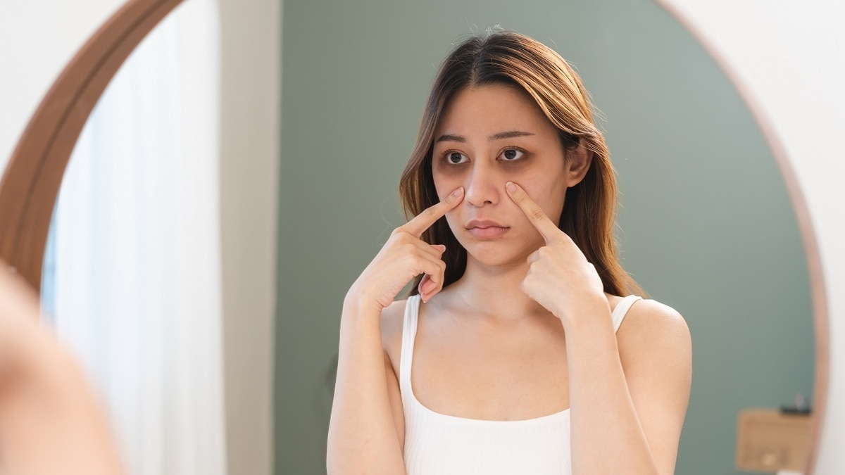 Врач назвала истинные причины появления «мешков» под глазами и способы избавления от них