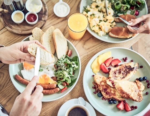 Названо оптимальное время для завтрака и ужина — подойдет людям с любым графиком Названо оптимальное время для завтрака и ужина — подойдет людям с любым графиком