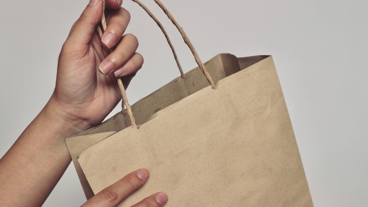 Бумажные или все же пластиковые: эксперты Роскачества нашли самые экологичные пакеты