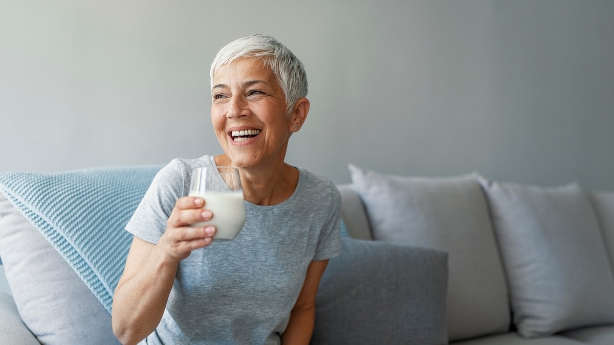 Правда ли, что взрослым нельзя пить молоко? Нутрициолог поставила точку в этом вопросе Правда ли, что взрослым нельзя пить молоко? Нутрициолог поставила точку в этом вопросе