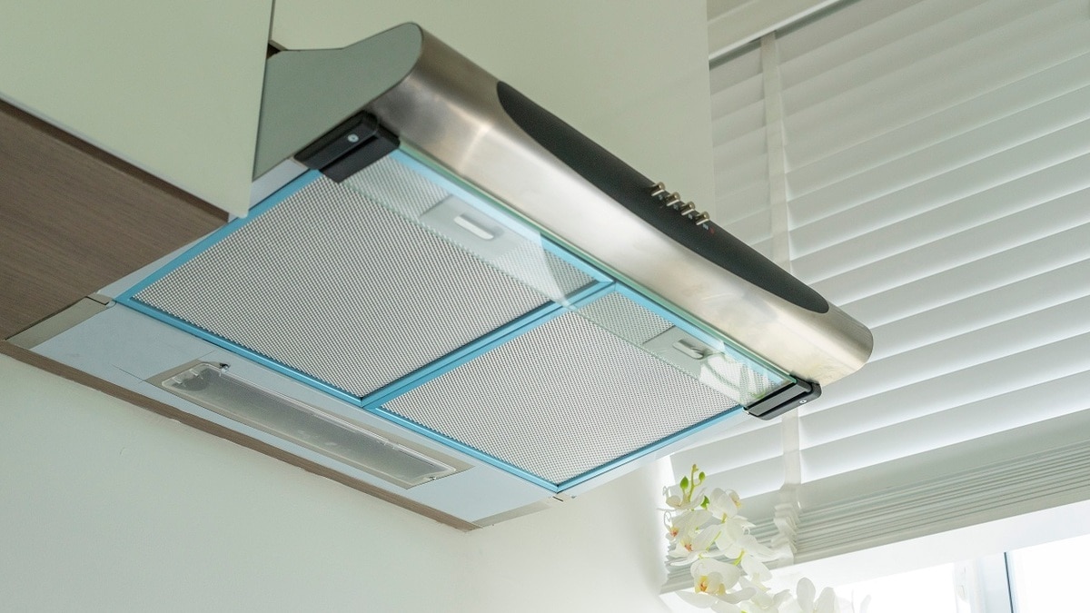 Как быстро очистить вытяжку от жира без «химии» — нужна одна простая специя