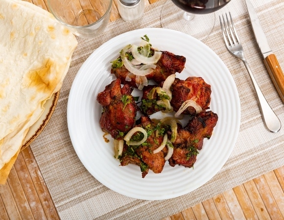 Вино разрешается, картошка — нет: чем можно заедать и запивать шашлыки Вино разрешается, картошка — нет: чем можно заедать и запивать шашлыки