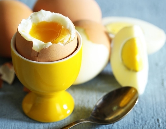 Яйца лучше варить всмятку или вкрутую? Диетолог сказала, как сохранить максимум пользы Яйца лучше варить всмятку или вкрутую? Диетолог сказала, как сохранить максимум пользы