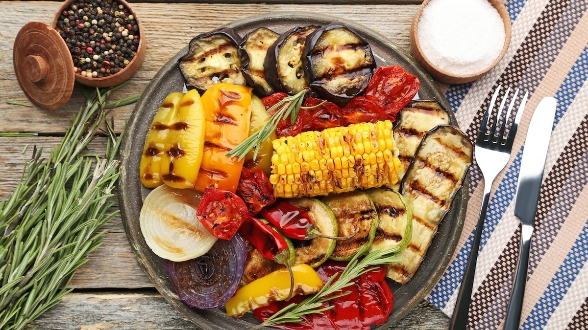 Что готовить на майские, кроме шашлыка: 5 постных блюд на мангале от экспертов «Едим Дома»