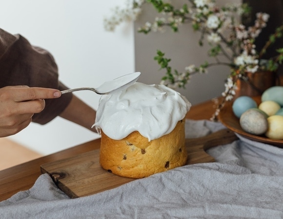 Почему глазурь на куличе растекается и осыпается — шеф-повар Иван Кудряшов назвал главные ошибки Почему глазурь на куличе растекается и осыпается — шеф-повар Иван Кудряшов назвал главные ошибки