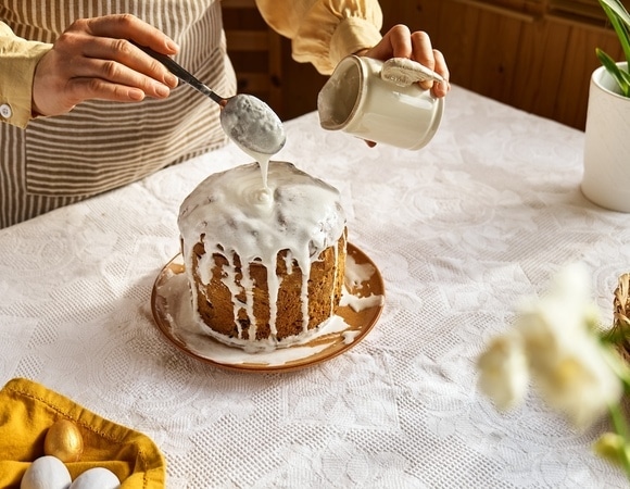 Когда наносить глазурь на кулич — до или после его остывания? Отвечает шеф-повар Иван Кудряшов Когда наносить глазурь на кулич — до или после его остывания? Отвечает шеф-повар Иван Кудряшов
