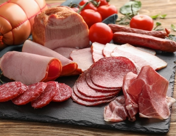 Сколько колбасы можно есть в день — норму превышают все 