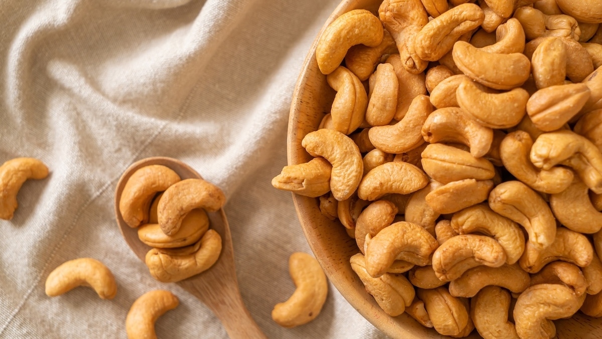 Новая полезная привычка: зачем нужно съедать горсть кешью перед сном? Новая полезная привычка: зачем нужно съедать горсть кешью перед сном?
