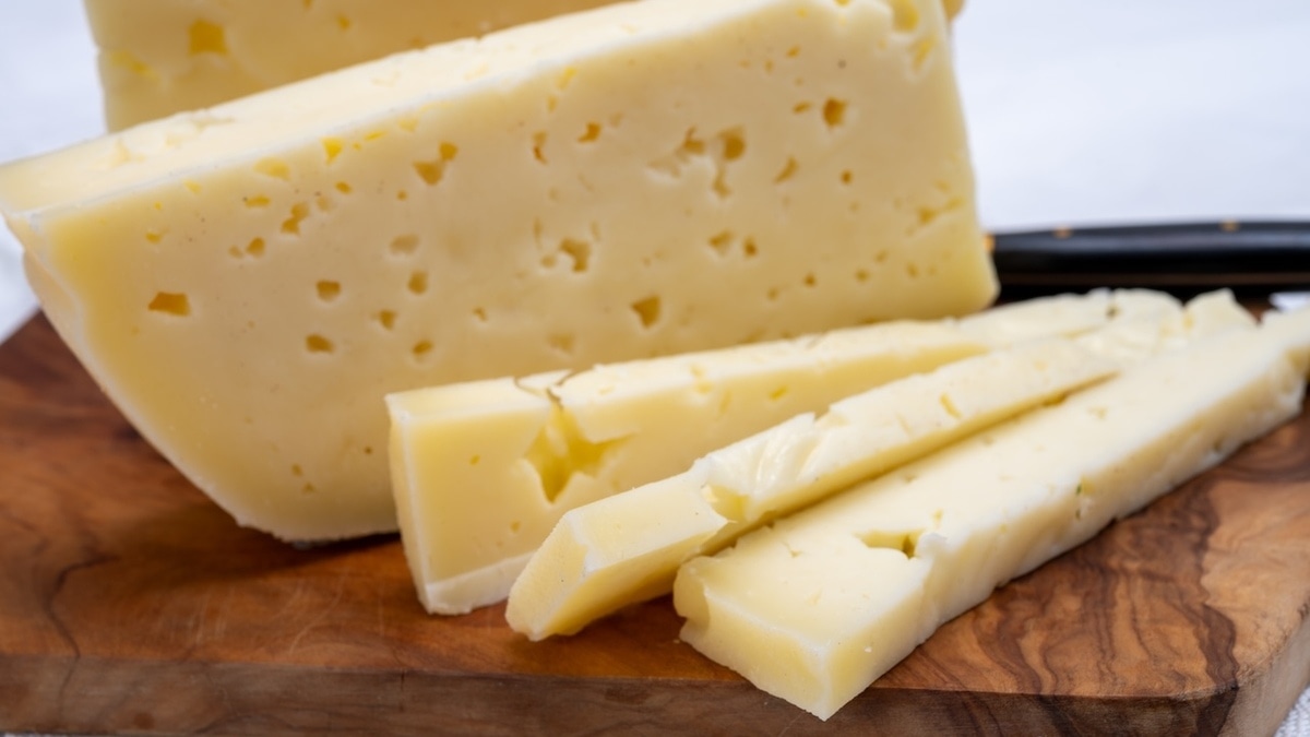 Сделает счастливее и не только: вот чем полезен сыр тильзитер 