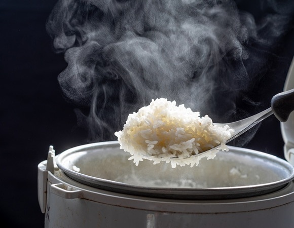 Рассыпчатый и для суши: кулинары сказали, как правильно варить рис в мультиварке Рассыпчатый и для суши: кулинары сказали, как правильно варить рис в мультиварке