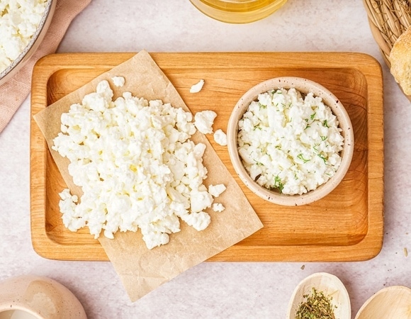 Кишечная палочка, плесень и «мясной клей»: Роскачество назвало худшие бренды творога